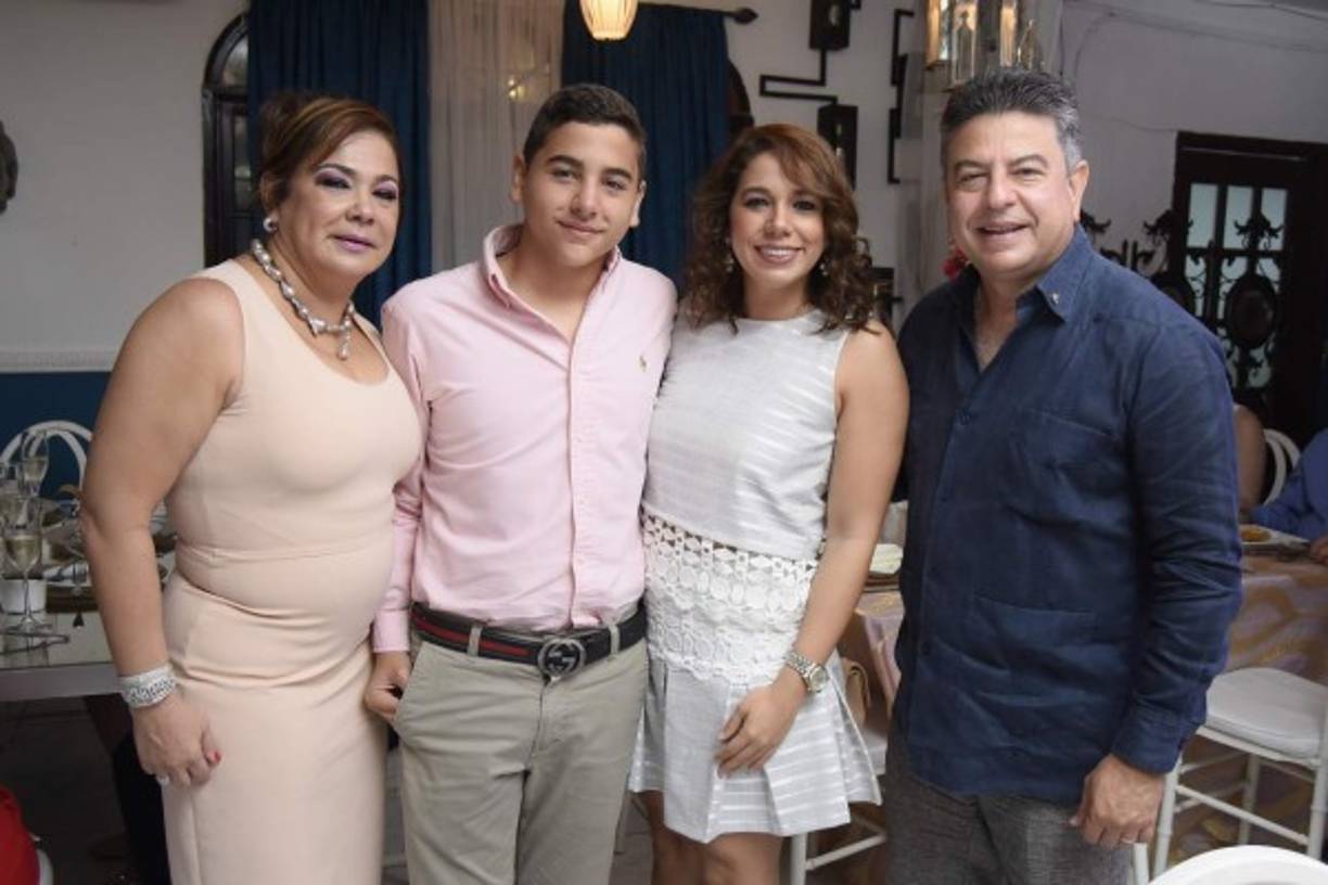 Pamela, Marcelo, Nicole y Tomás Vaquero.