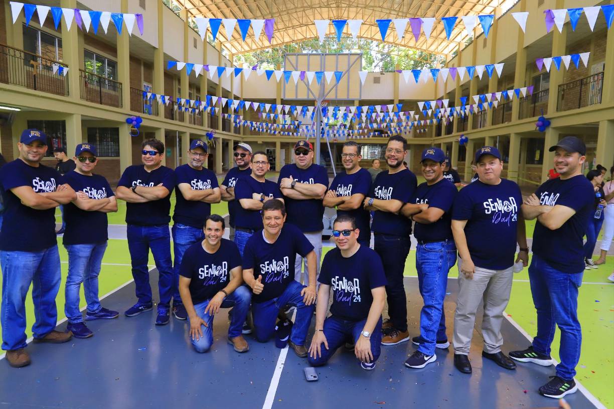 Los padres de familia también posaron para el lente de Diario La Prensa. 