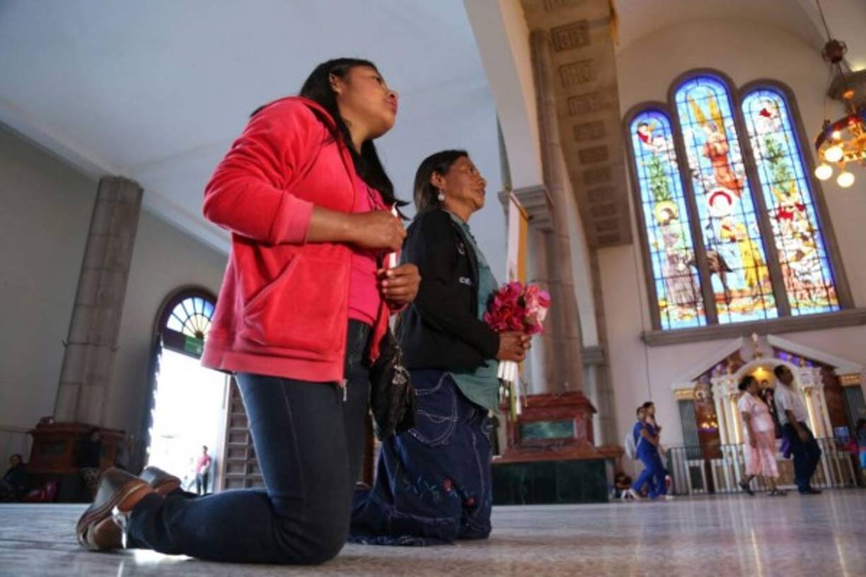 Feligreses acuden a ver la “Morenita” de Honduras, la virgen de Suyapa.