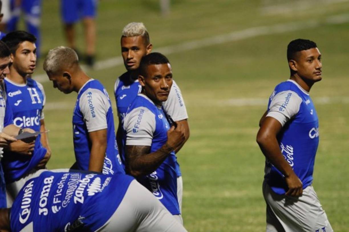 Luis Garrido está concentrado con la selección de Honduras y su futuro está en el aire luego de que el Alajuelense anunció su fichaje al Córdoba de España, pero finalmente el club español no lo pudo inscribir a tiempo.