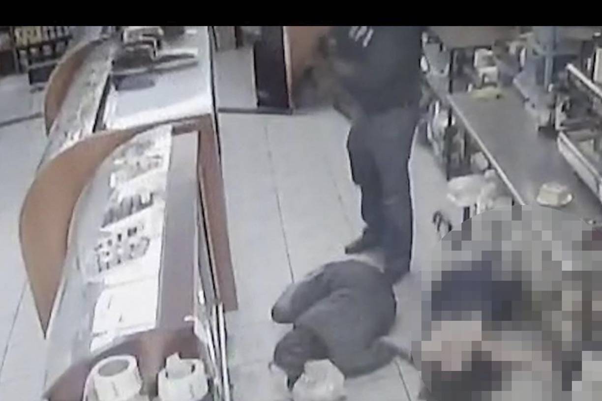 La otra mujer resultó ilesa.