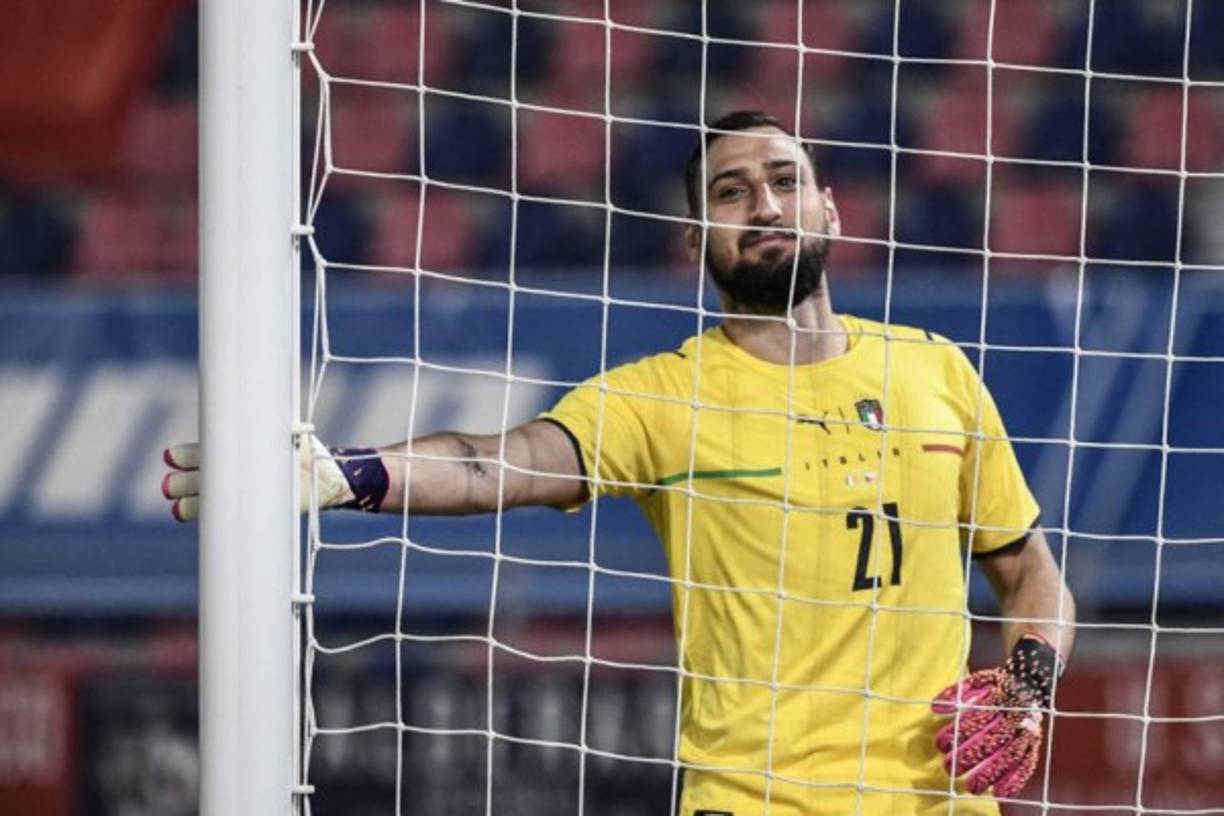 Gianluigi Donnarumma aún no ha encontrado equipo para la próxima temporada. Sin embargo, Sport apunta que el PSG ha sondeado al portero italiano, que no renovará con el Milan. Foto AF.