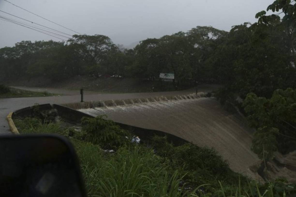 Los pasos habilitados en los vados, normalmente secos, presentaban fuertes corrientes.