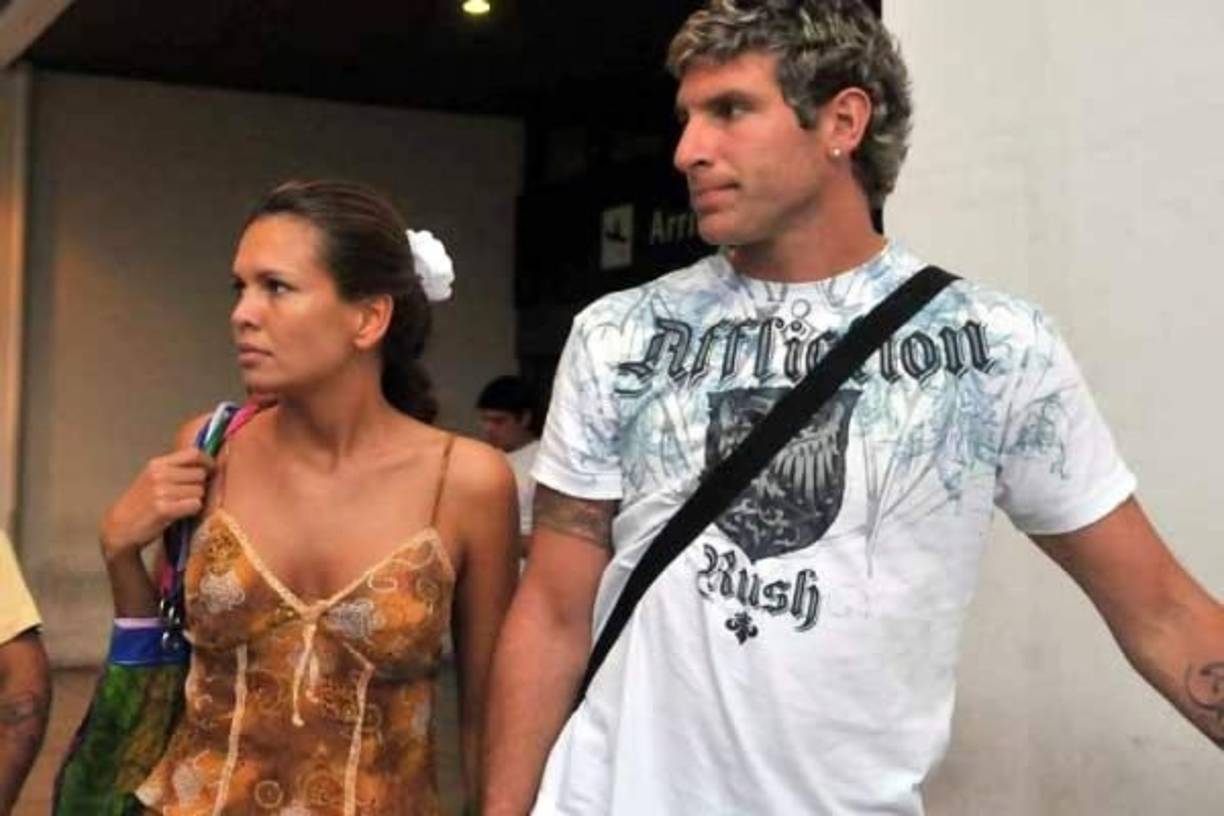 Jéssica Geneux acompañando a Palermo en una visita a Tucumán, allá por noviembre de 2008.