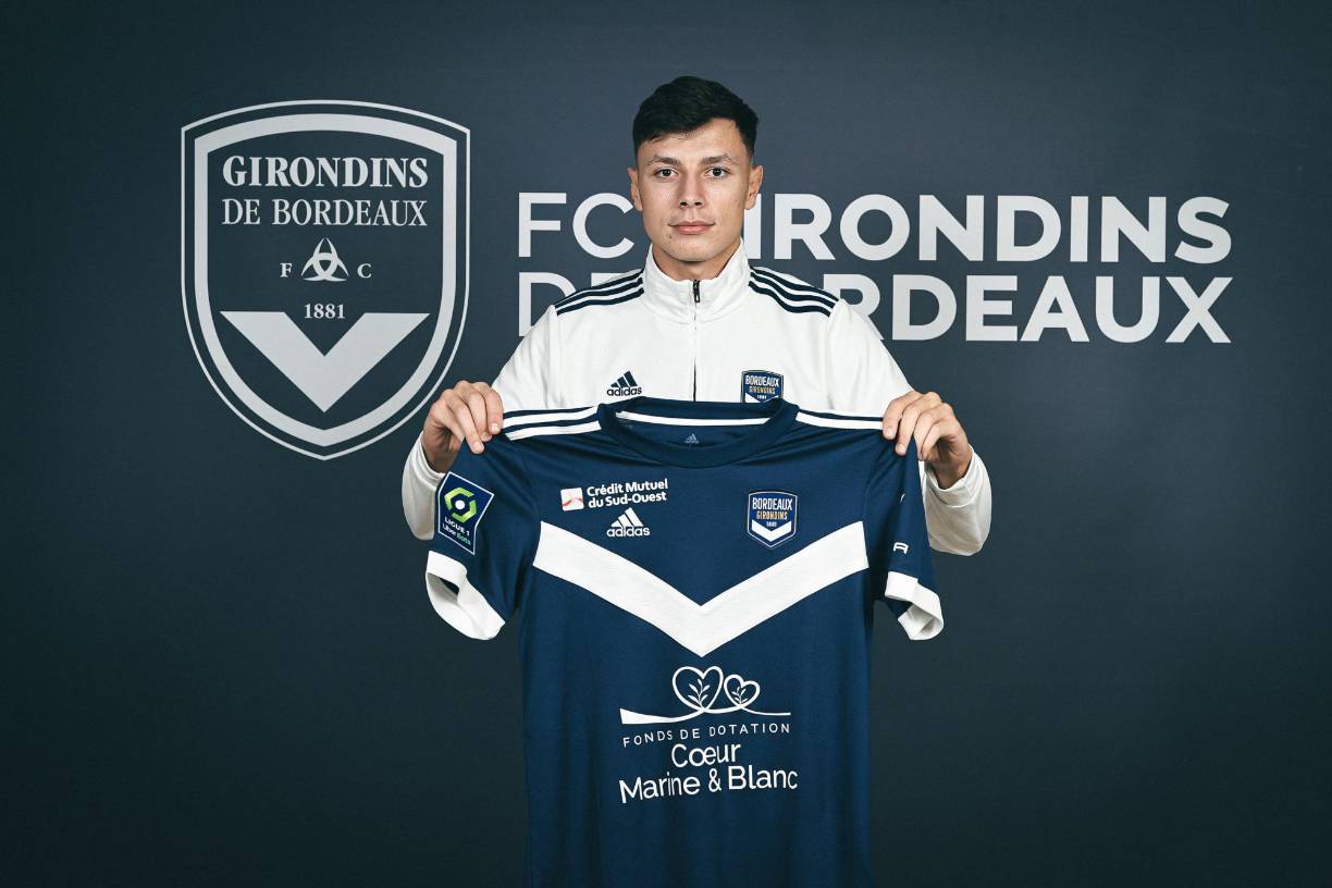 El Girondins de Burdeos, club donde juega el hondureño Alberth Elis, obtiene la cesión del central bosnio Anel Ahmedhodzic hasta final de temporada con opción de compra.