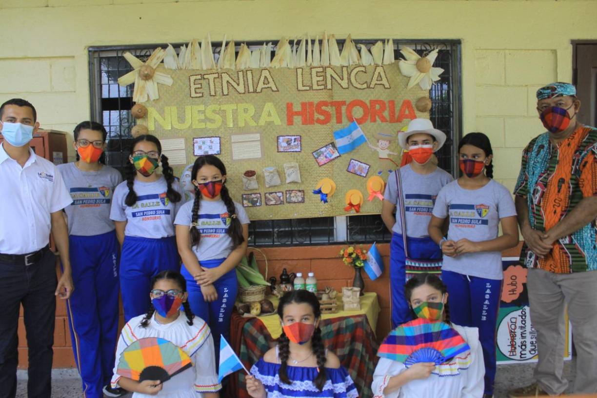 Los niños de sexto grado de San José La Salle tuvieron una plausible exposición de murales étnicos para visibilizar los grupos autóctonos de Honduras desde el periodo prehispánico
