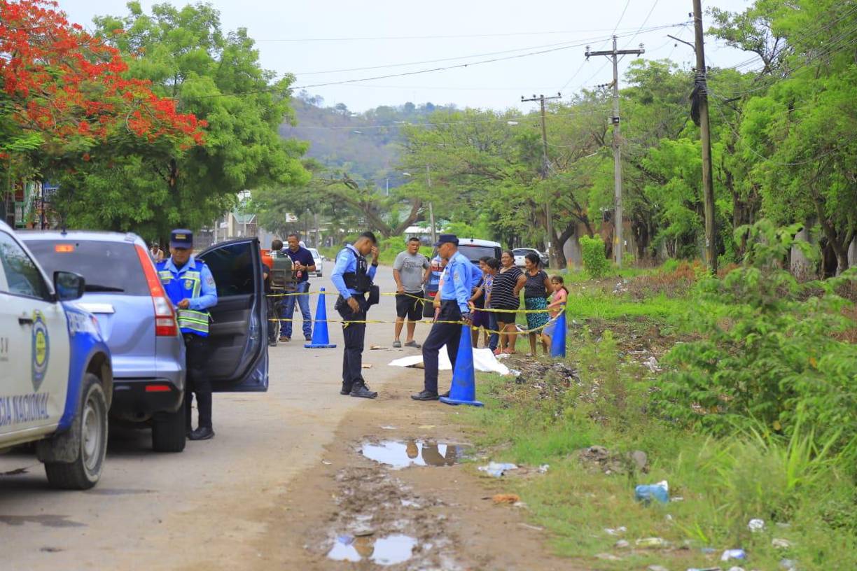 La dama acostumbraba a irse caminando hasta su casa. Su cuerpo fue encontrado a un lado de la calle y se presume que fue por asalto ya que no andaba ninguna pertetencia.