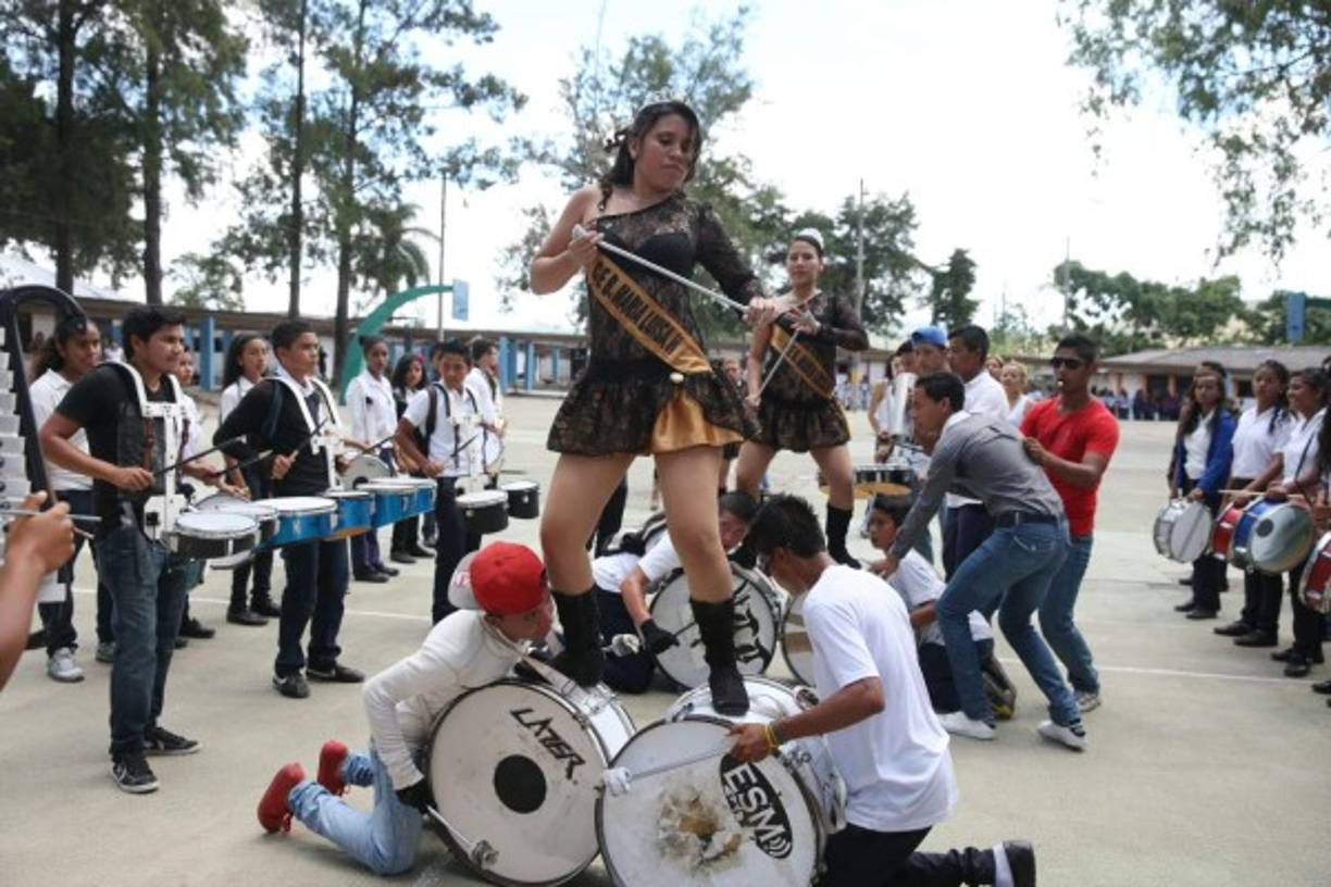 Bandas de guerra amenizaron la celebración en la penitenciaría.