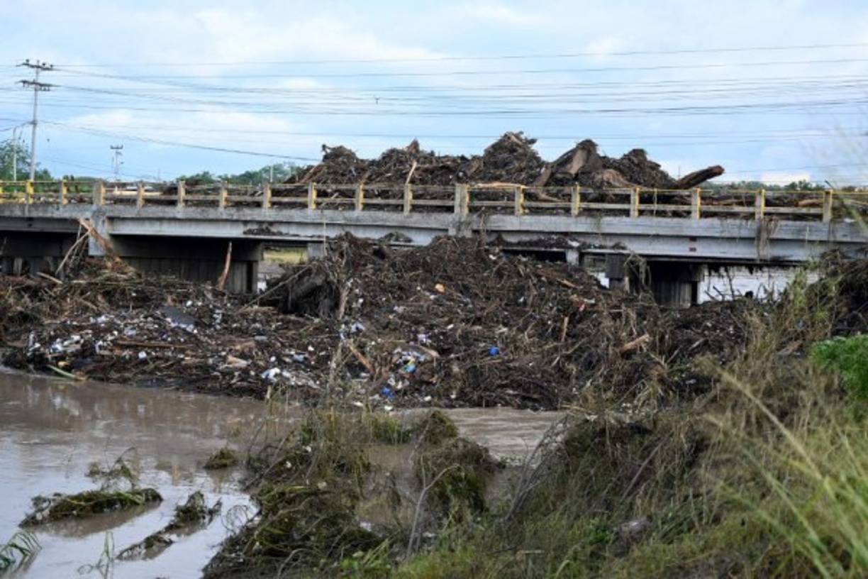 La cifra de muertos por la catástrofe de la depresión tropical Eta aumentó a 57 personas.Además, hay ocho personas que continúan desaparecidas, 233,304 mil familias afectadas, 4,810 familias evacuadas y 374 albergues habilitados.