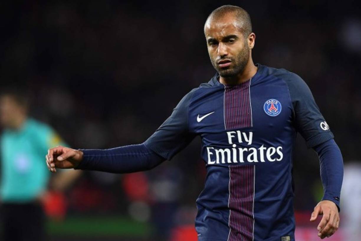 Lucas Moura tiene decidido marcharse este enero del PSG por falta de protagonismo. El brasileño tiene otros dos clubes pretendientes. Y ambos son de la Liga española. Al conocido interés del Málaga parece que ahora se ha unido el Betis. L'Equipe señala sin embargo que no hay ofertas concretas por el brasileño.