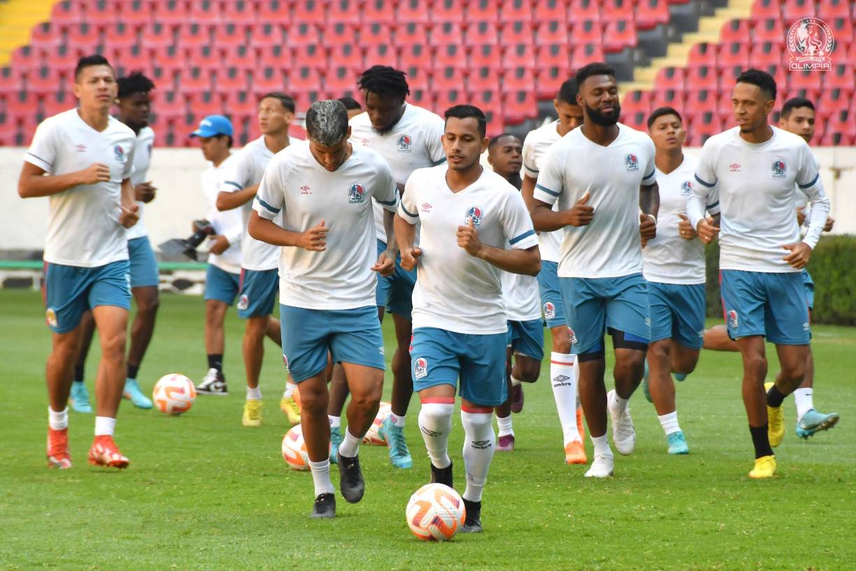 Encabezados por Pedro Troglio, el Olimpia realizó el reconocimiento de cancha del estadio Jalisco y se reporta listo para enfrentar al Atlas por la vuelta de octavos de final de la Liga de Campeones de Concacaf.