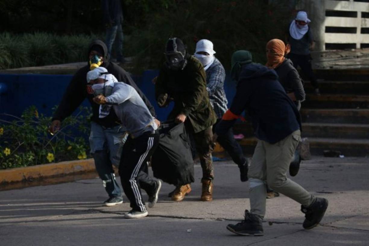 Colocaron tubos para impedir el paso de los vehículos.