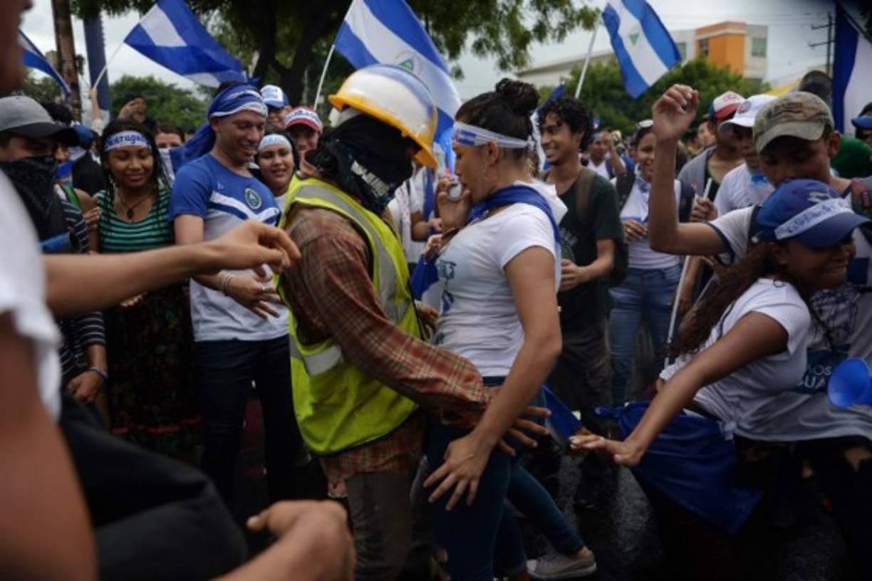 Ortega, exguerrillero sandinista de 72 años, peleó en la insurrección popular para derrocar al dictador Anastasio Somoza, y muchos opositores hacen un paralelismo.