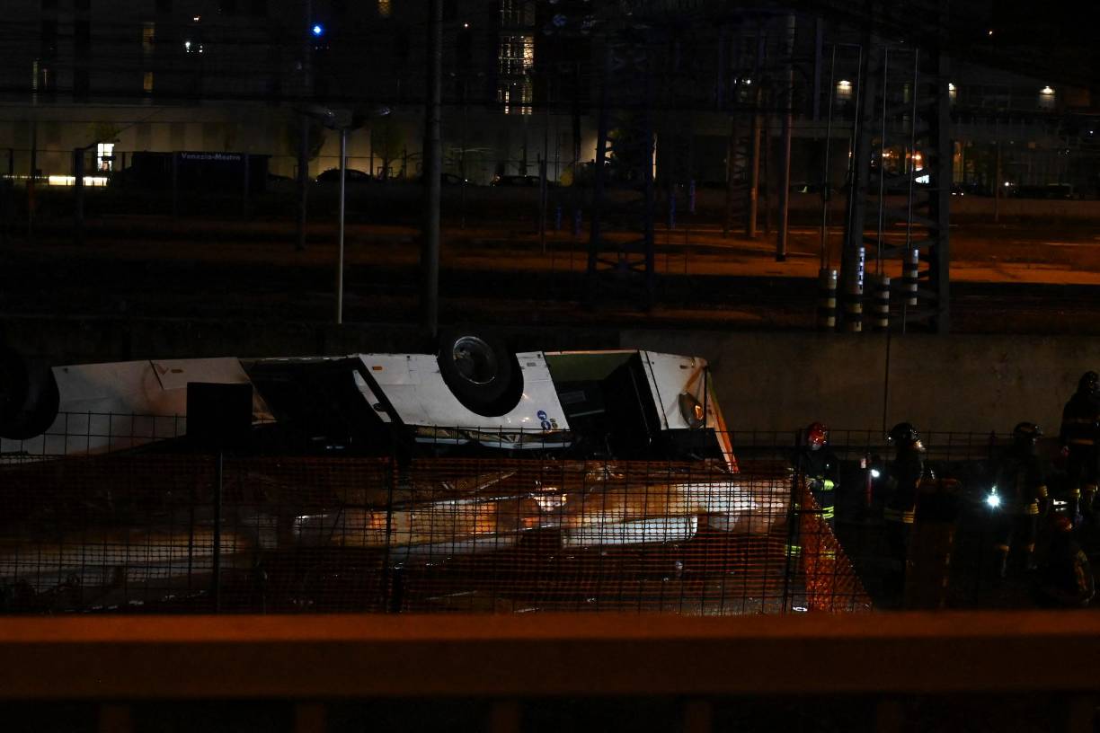 21 muertos deja aparatoso accidente de autobús en Italia