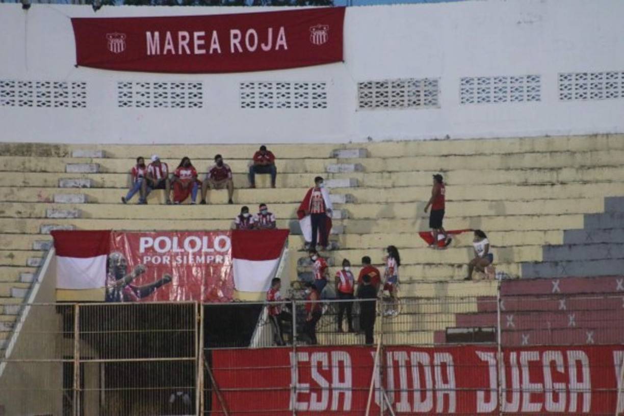 En los estadios de Honduras está prohibido el ingreso de menores de 18 años, tampoco se permitirá la venta de bebidas alcohólicas dentro del estadio y este control está en manos de la Policía Nacional y la supervisión de los clubes locales.