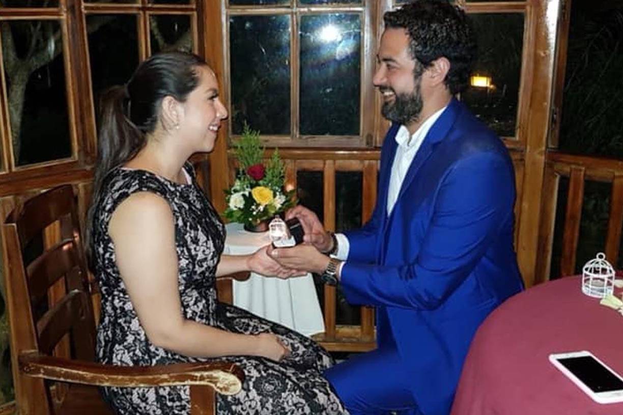 Según la Policía, los sicarios ingresaron hasta el baño del restaurante ubicado en una zona residencial, en busca de una persona que no encontraron en el lugar. 