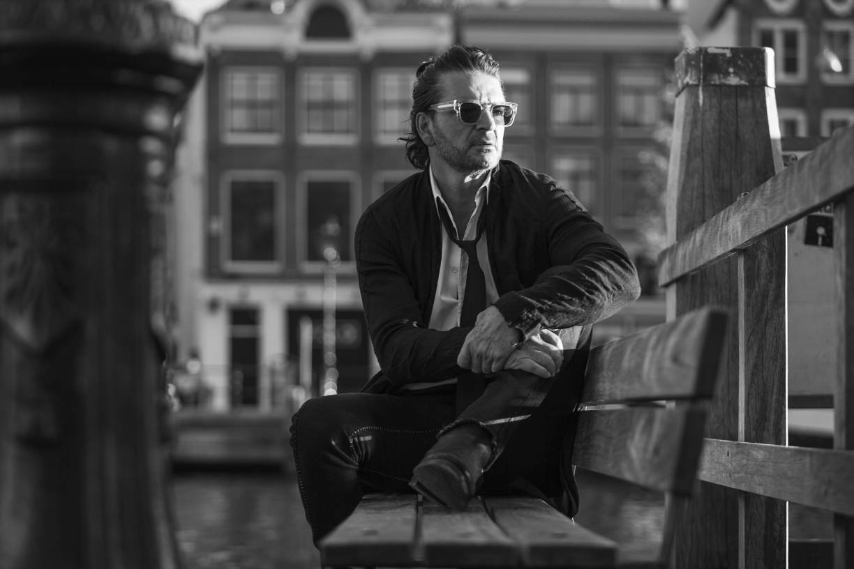 También confirmó que Ricardo Arjona saldrá al escenario a las 8:30 pm, y que el show dura aproximadamente dos horas. 