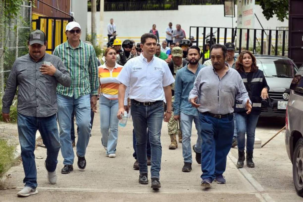 “Han asesinado a nuestro alcalde de Chilpancingo, Alejandro Arcos, y hace apenas tres días al secretario de este mismo Ayuntamiento, Francisco Tapia. Llevaban menos de una semana en el cargo”, apuntó Alejandro Moreno, presidente del Partido Revolucionario Institucional.