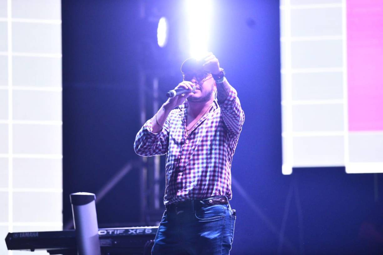 Sampedranos cantan y bailan al ritmo de El Trono de México