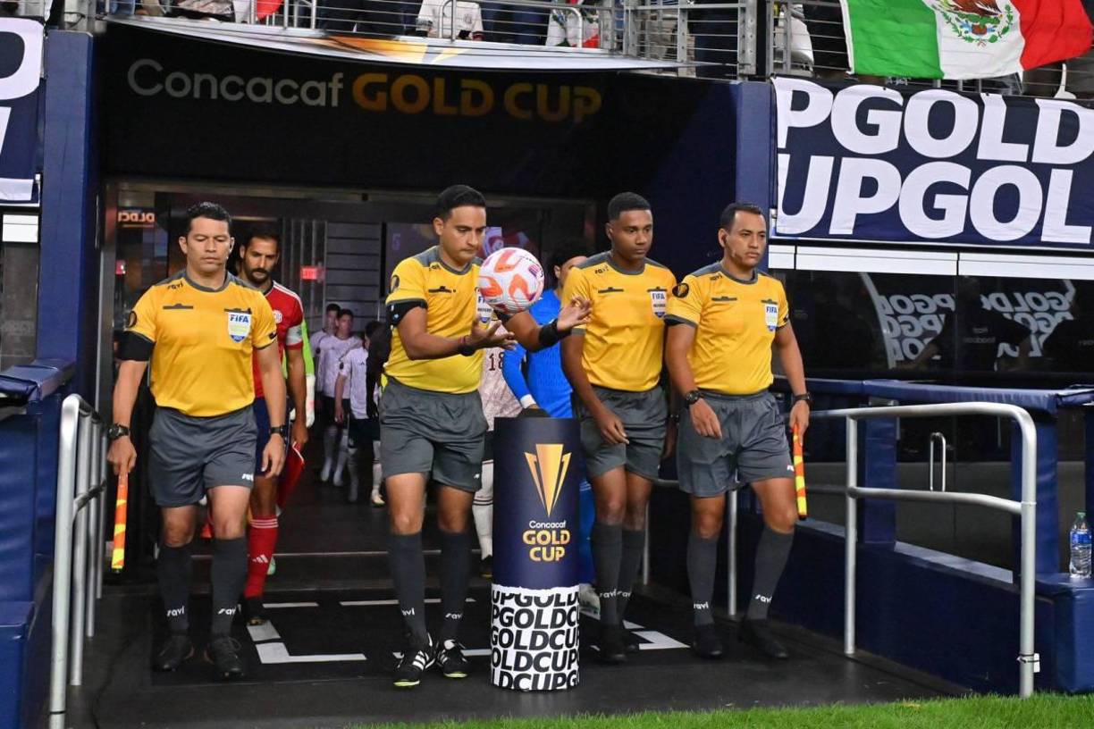Saíd Martínez encabezó la cuarteta arbitral que pitó la final de la Copa Oro 2023.