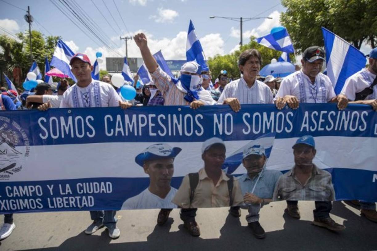Horas antes de la marcha dos manifestantes 'claves' fueron arrestados, uno de ellos, Javier Espinoza, que animaba las protestas con su equipo de sonido, y el otro, el joven Norwin Gutiérrez Álvarez, encargado de dirigir el recorrido para evitar situaciones violentas.<br/>