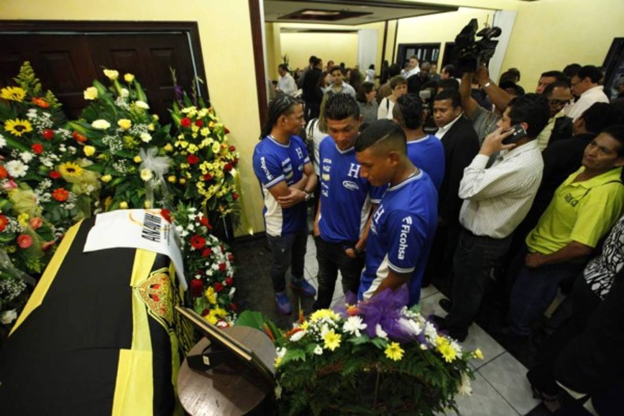 Personalidades del deporte, del ámbito político, empresarios, aficionados, entre otros, llegaron a Funerales del Recuerdo para darle el adiós a Mario Verdial, uno de los tres presidentes del Real España.