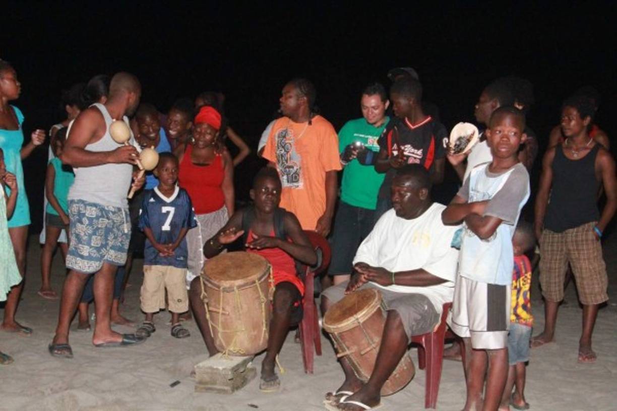 Los garífunas son de los grupos étnicos mayoritarios en Honduras. En su mayoría residen en las costas de Honduras.