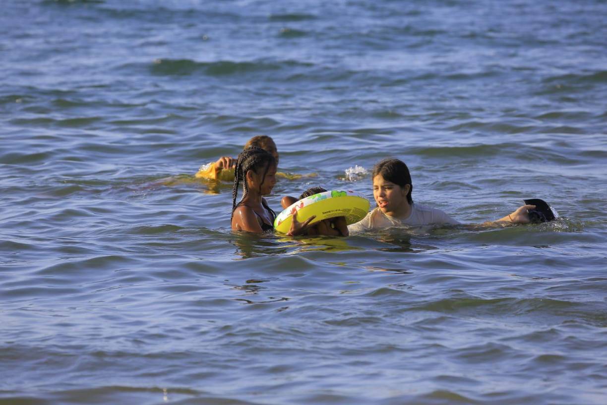 Así disfrutan los hondureños este sábado en Cieneguita, Cortés