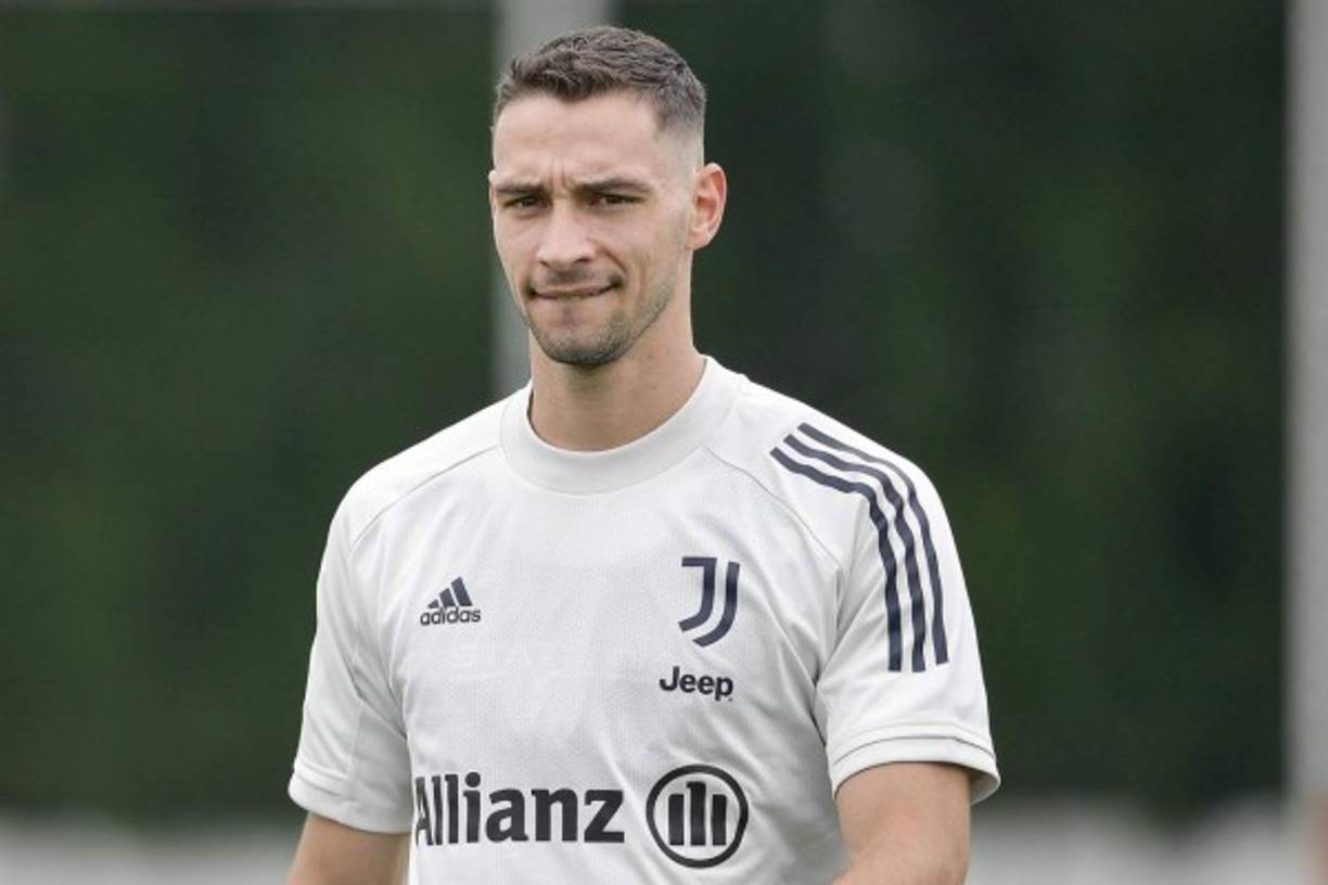 Según el periodista de Sky Sports, Gianluca Di Marzio, el lateral italiano Mattia De Sciglio estaría en la órbita del París Saint Germain. Con la grave lesión del español Juan Bernat, el PSG busca reforzar al carril izquierdo. El lateral de la Juventus acaba contrato en 2022.