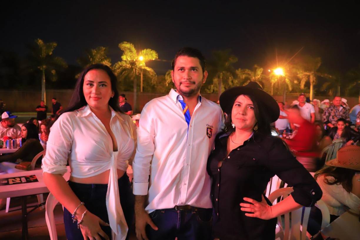 Belén Flores, Edgar Trochez y Perla Rodríguez.
