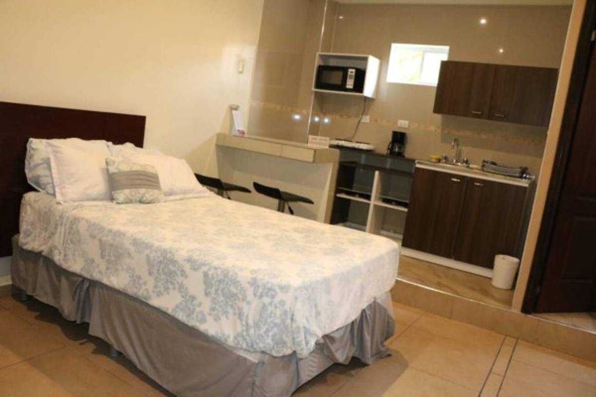 La secretaria de prensa de El Salvador publicó imágenes de las habitaciones contratadas para el personal médico sin especificar el monto de la inversión que el Gobierno hará para echar andar dicho plan.