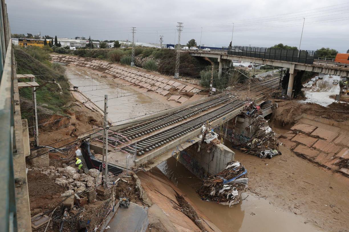 Tras los devastadores efectos en Valencia del 29 de octubre, un nuevo episodio de lluvias torrenciales se ceba con España y mantiene al litoral malagueño y de Tarragona especialmente en peligro, con alerta roja. 