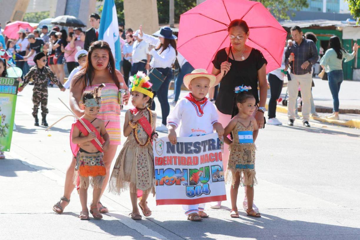 Niños de prebásica se lucen en desfiles de independencia patria