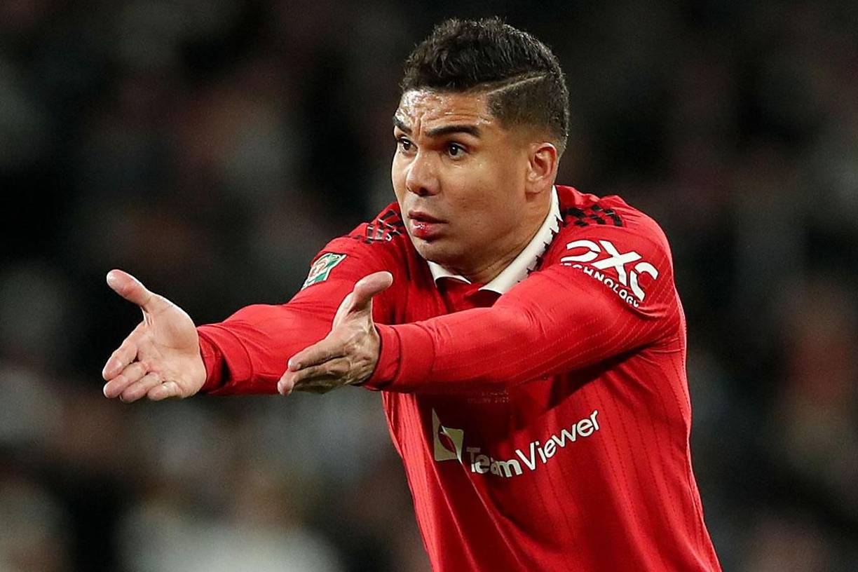 Por último se encuentra Casemiro. El contención brasileño no ha tenido el protagonismo esperado con Ten Hag en Manchester United y valoraría irse al equipo de Ronaldo. Su valor ronda los 20 millones de euros.