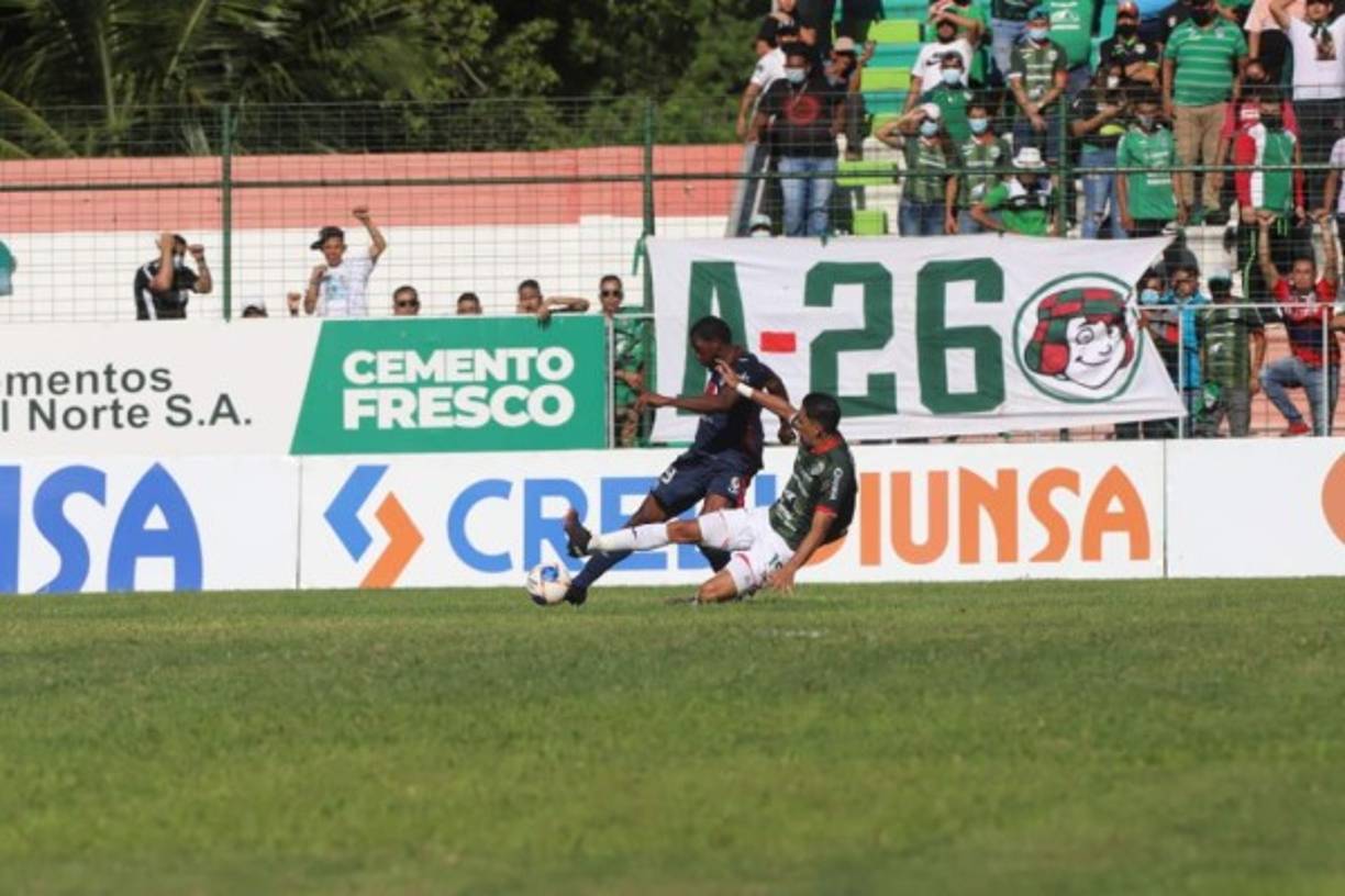 Muma Fernández perdonó al Marathón ya que el jugador del Motagua falló dos claros remates frente al arco.