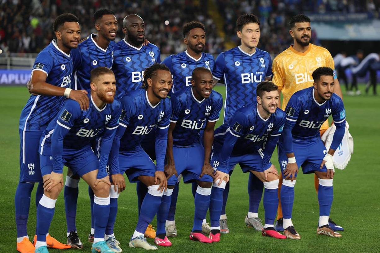 El 11 titular del Al Hilal posando antes del inicio del partido.