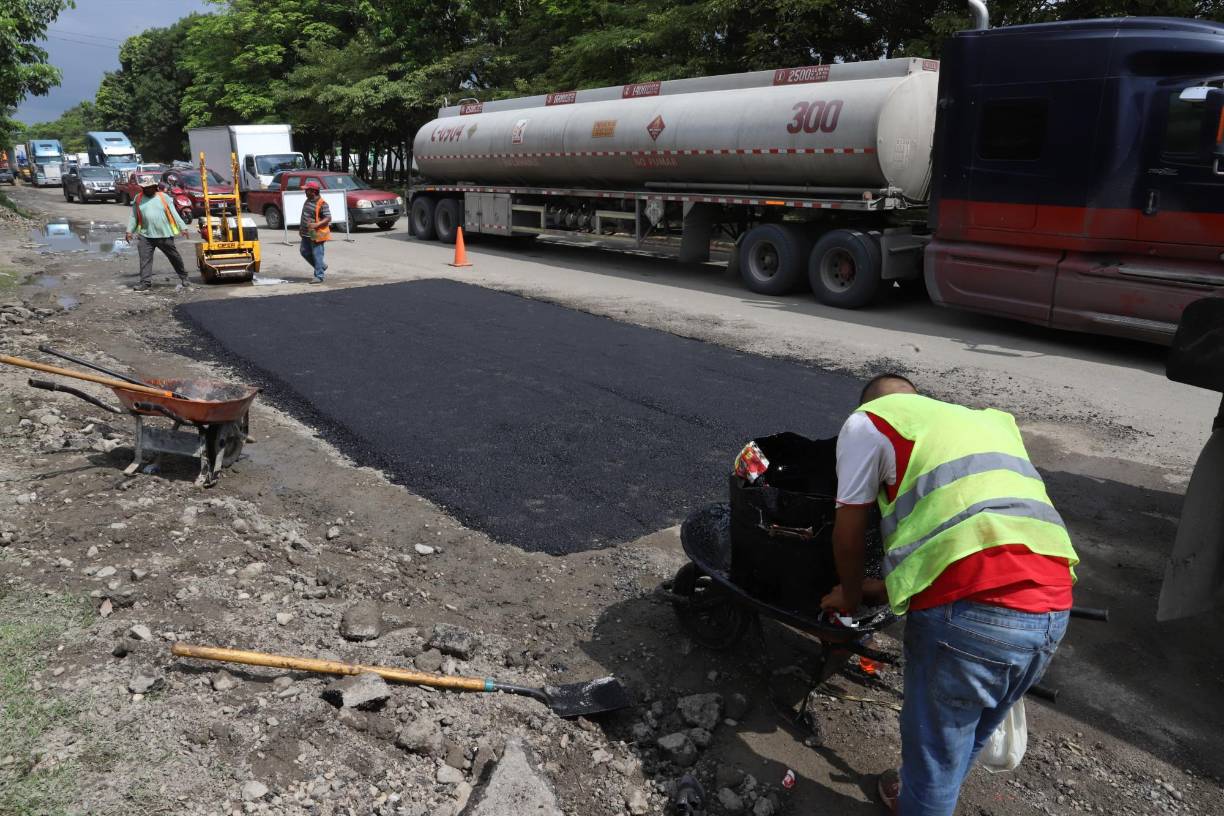 El daño en carretera fue causado por las tormentas de las últimas semanas.