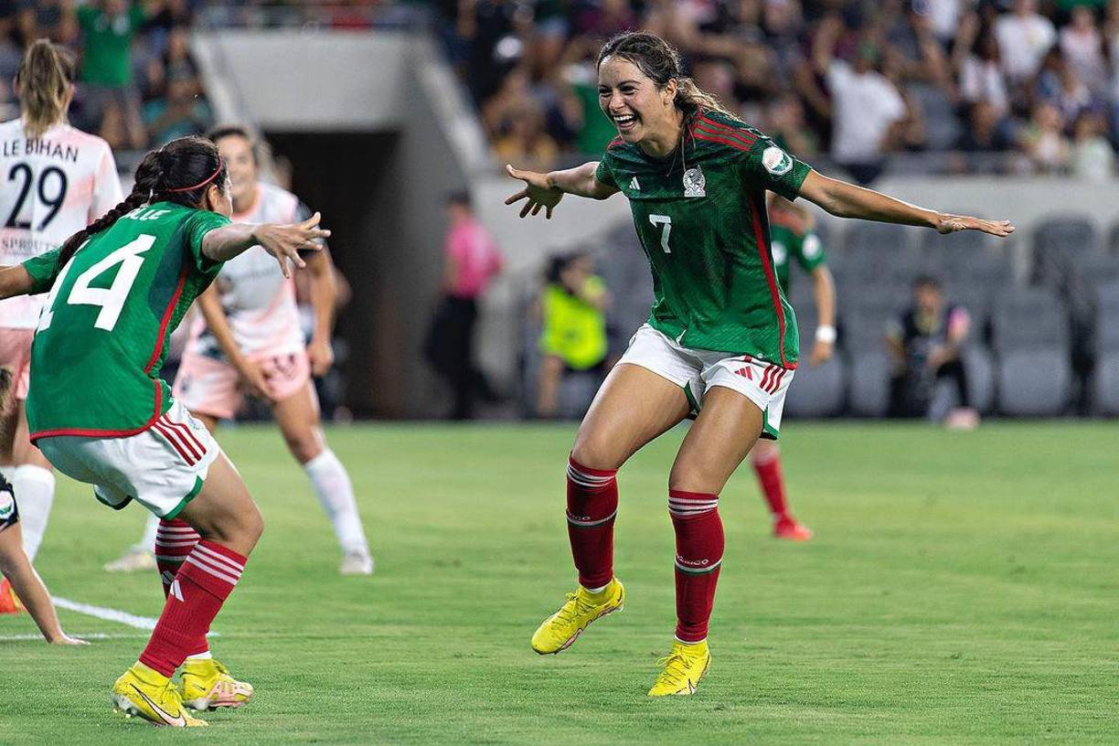  Scarlett Camberos decidió salir de México e irse a vivir a Estados Unidos, donde permanecerá por tiempo indefinido.
