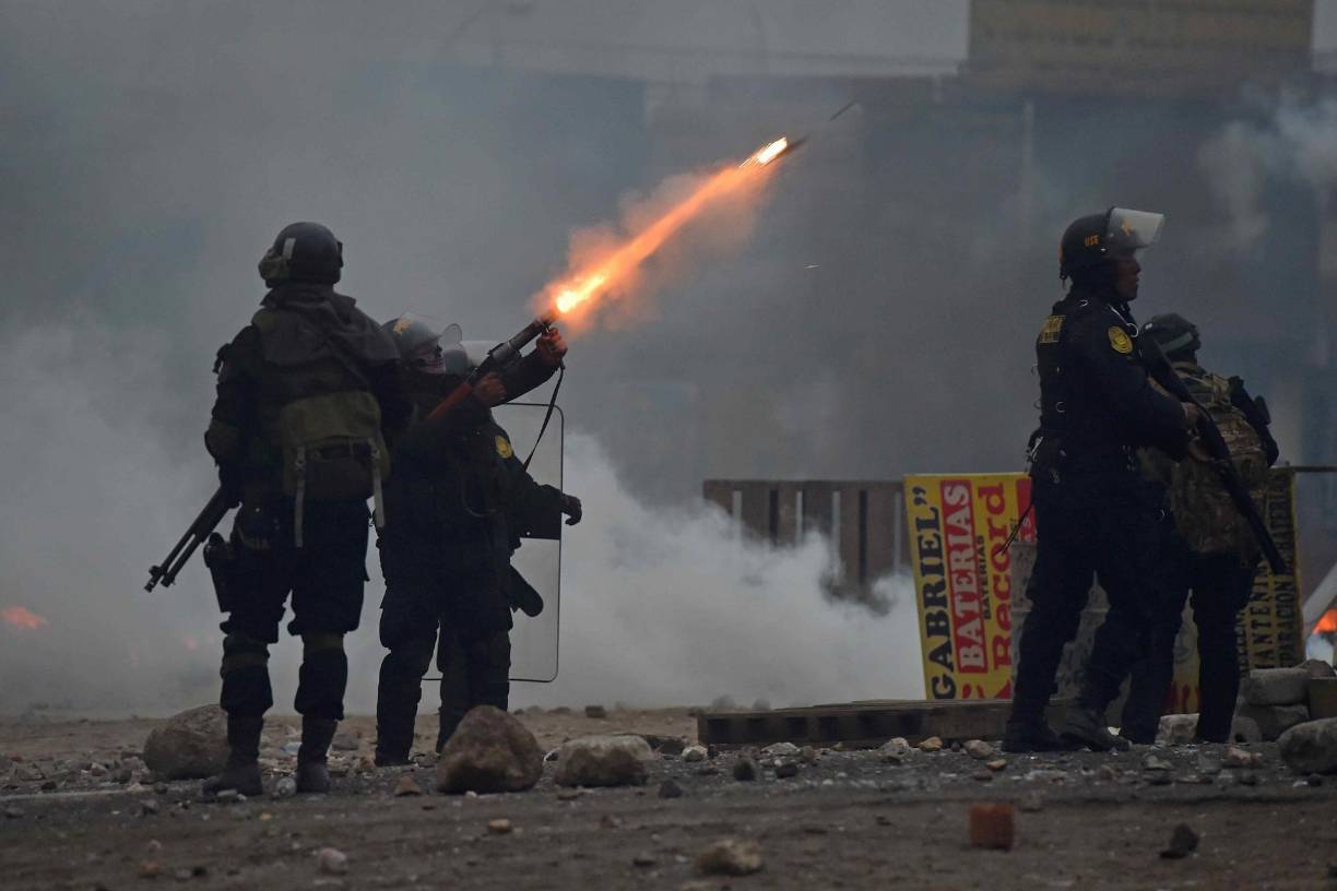 Estado de emergencia en Perú ante el aumento de las violentas protestas