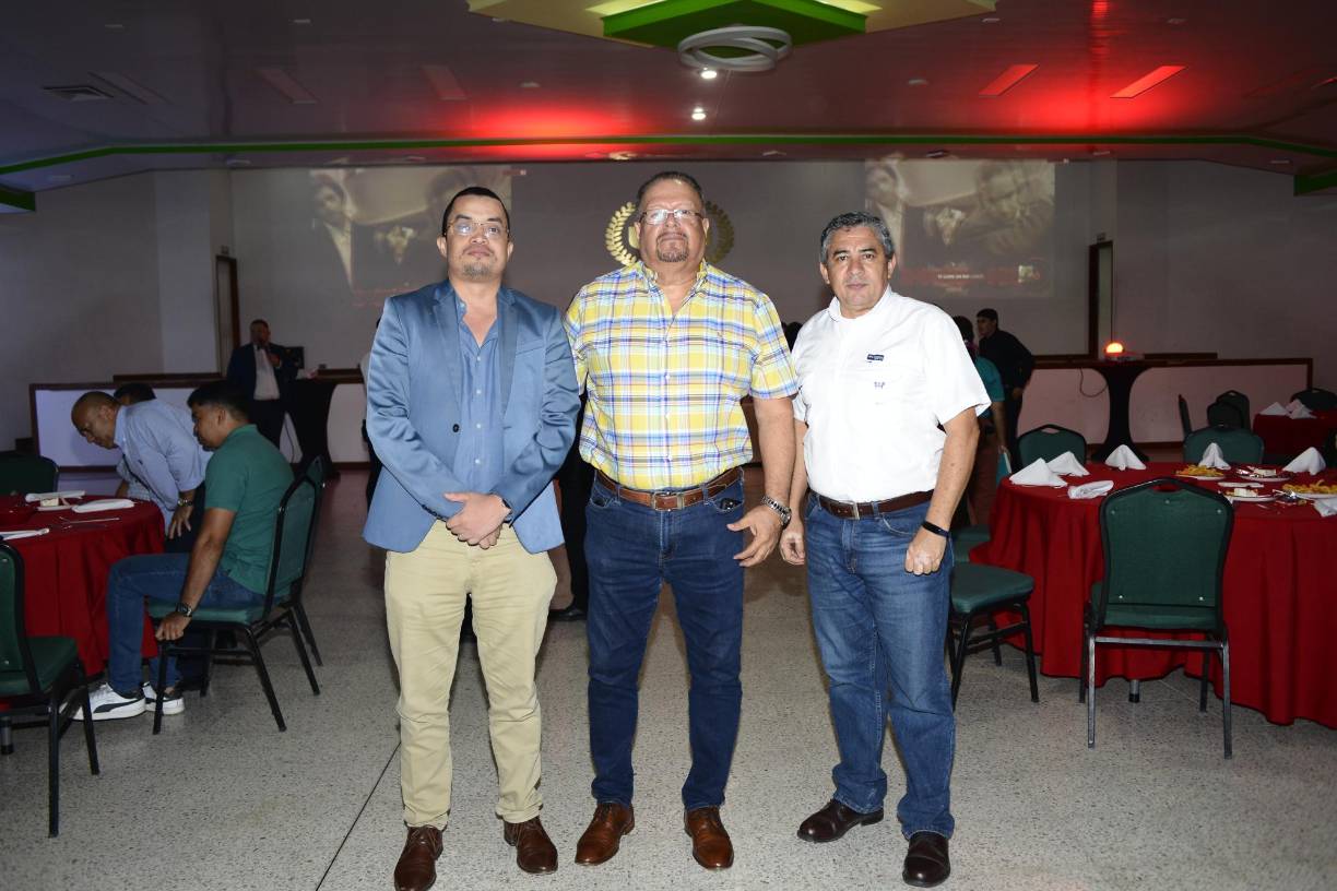 Gustavo Castellanos, Jorge Luis Lazo y Efraín Andino 