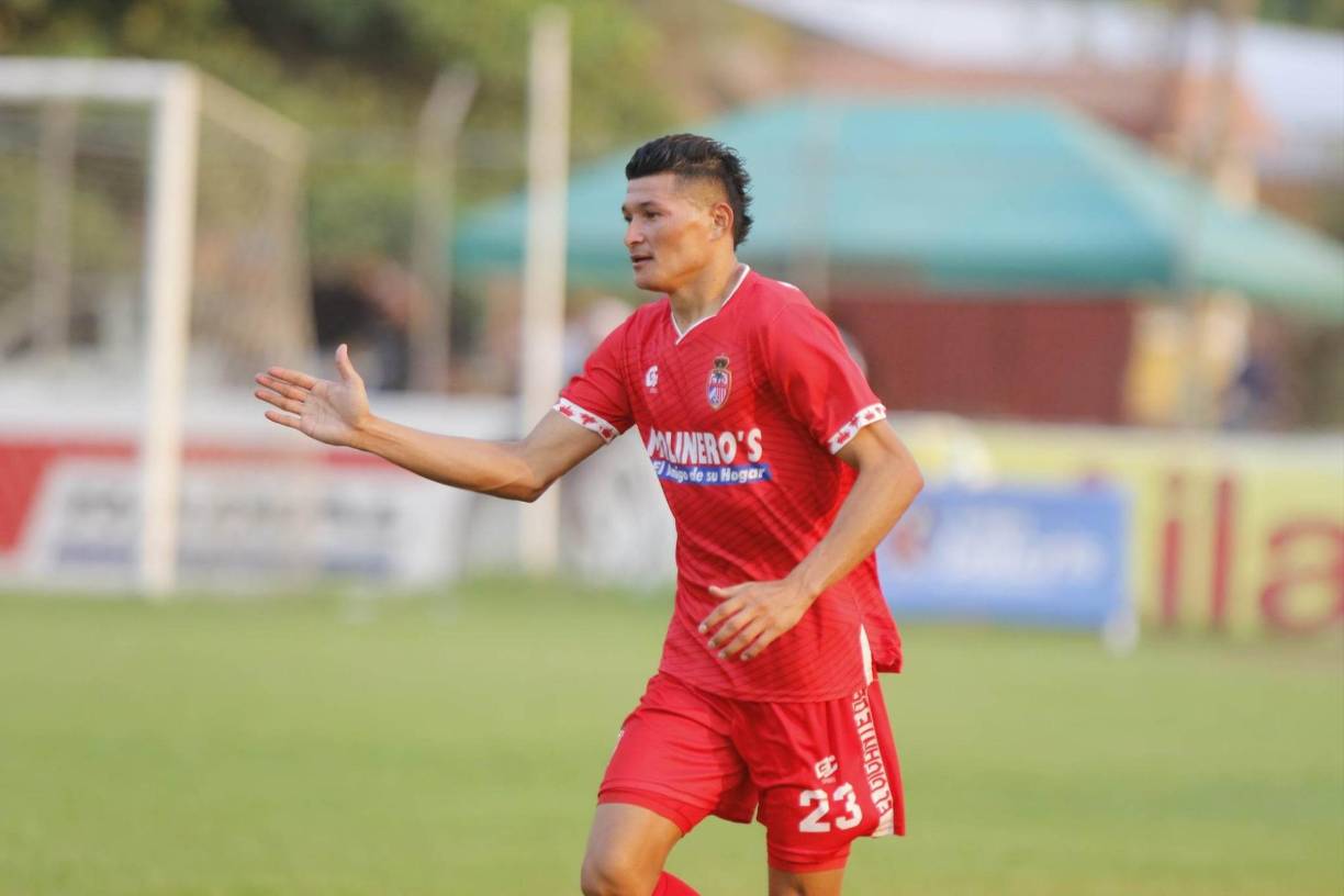 Edder “Camello” Delgado anunció su retiro del fútbol tras salvar la categoría con la Real Sociedad: “Se me acabó el contrato y he decidido dejar de jugar, eso se me cruzó por la mente en todo el torneo. Sí, he decidido ya retirarme, ya le di mucho al fútbol y viceversa, y me voy contento por lo que he dado”, reveló.