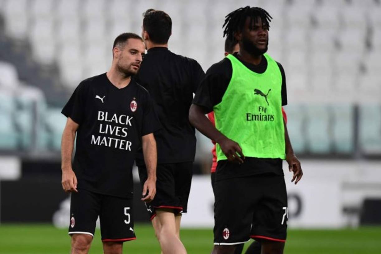 Los futbolistas del AC Milan también portaron camisetas en contra del racismo.