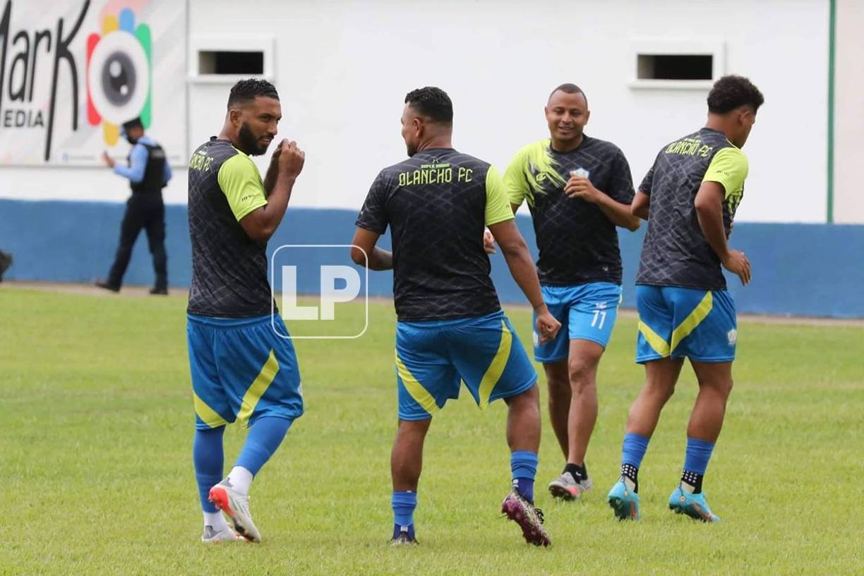 Un buen ambiente hay en el vestuario del Olancho FC.
