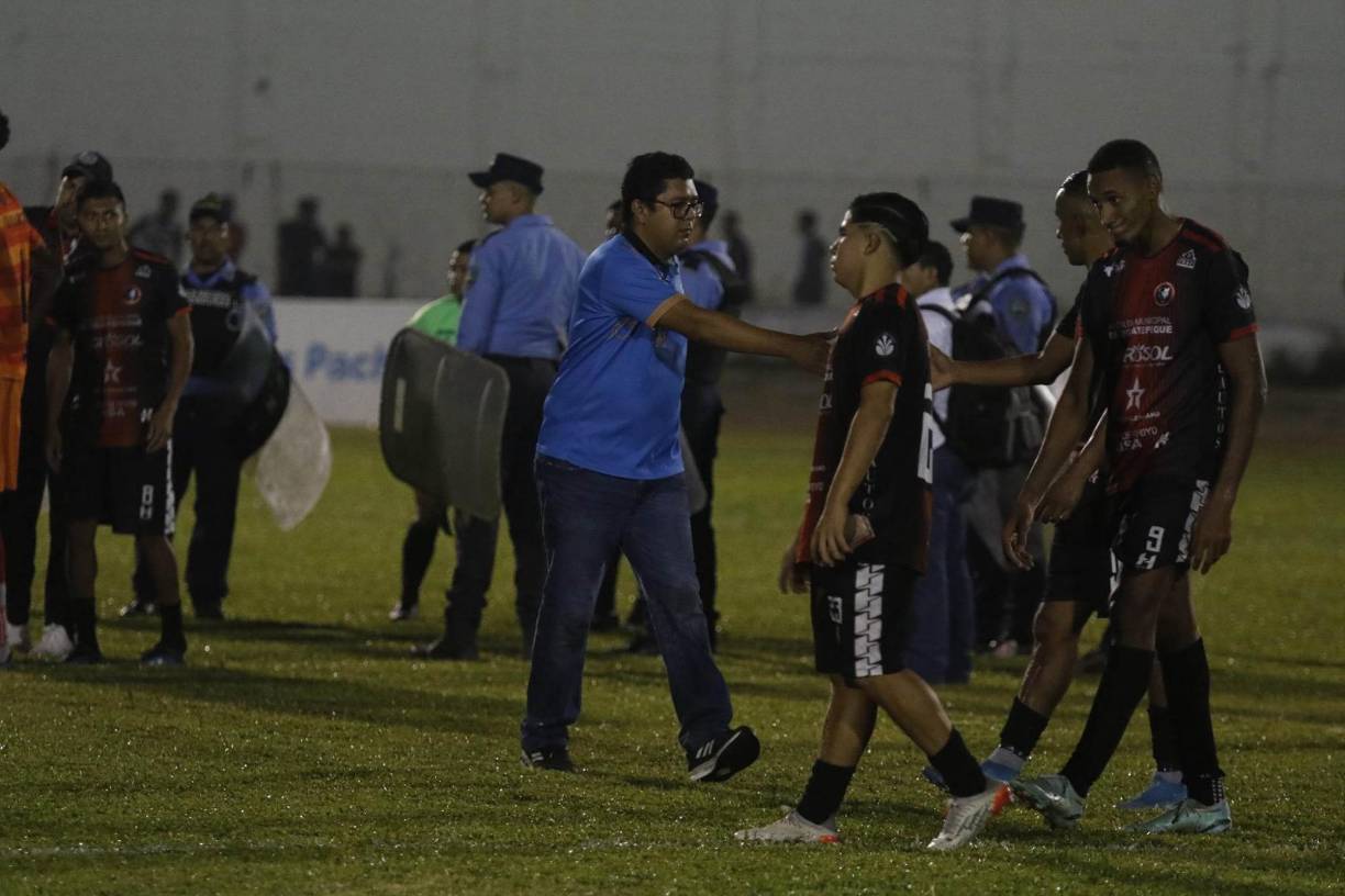 Cabizbajos y decepcionados, así se veían los rostros de los jugadores del Independiente tras quedar eliminados en semifinales.