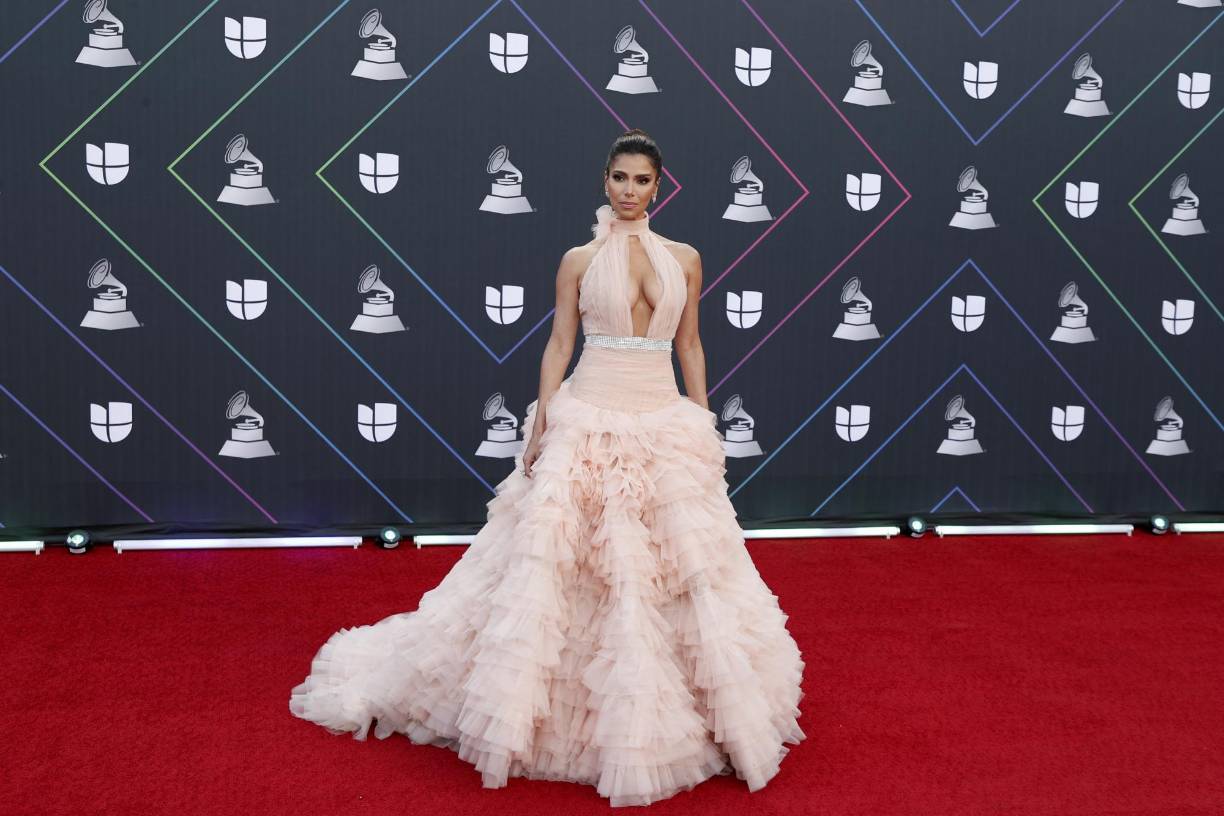 La boricua apostó por un vestido vaporoso en tono rosa pastel. 