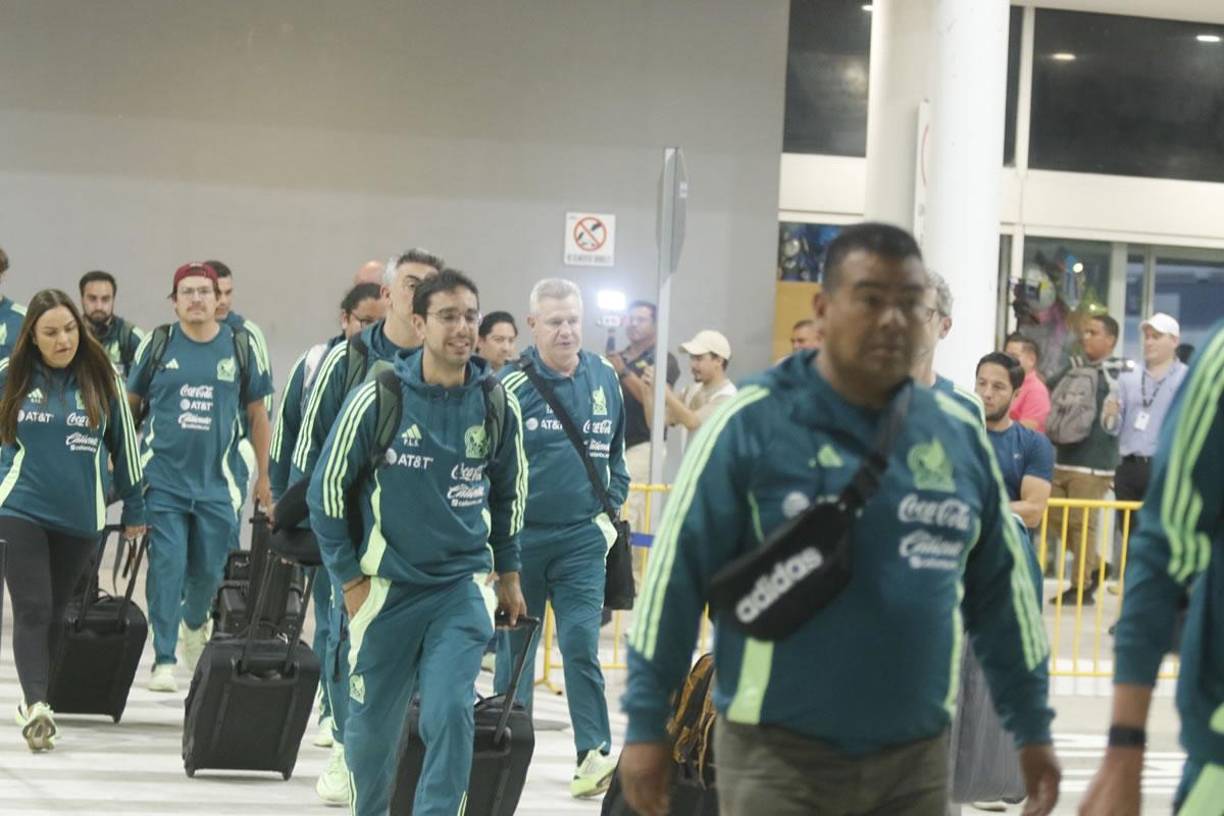 Gran expectación a la llegada de la Selección de México a San Pedro Sula para el partido contra Honduras.