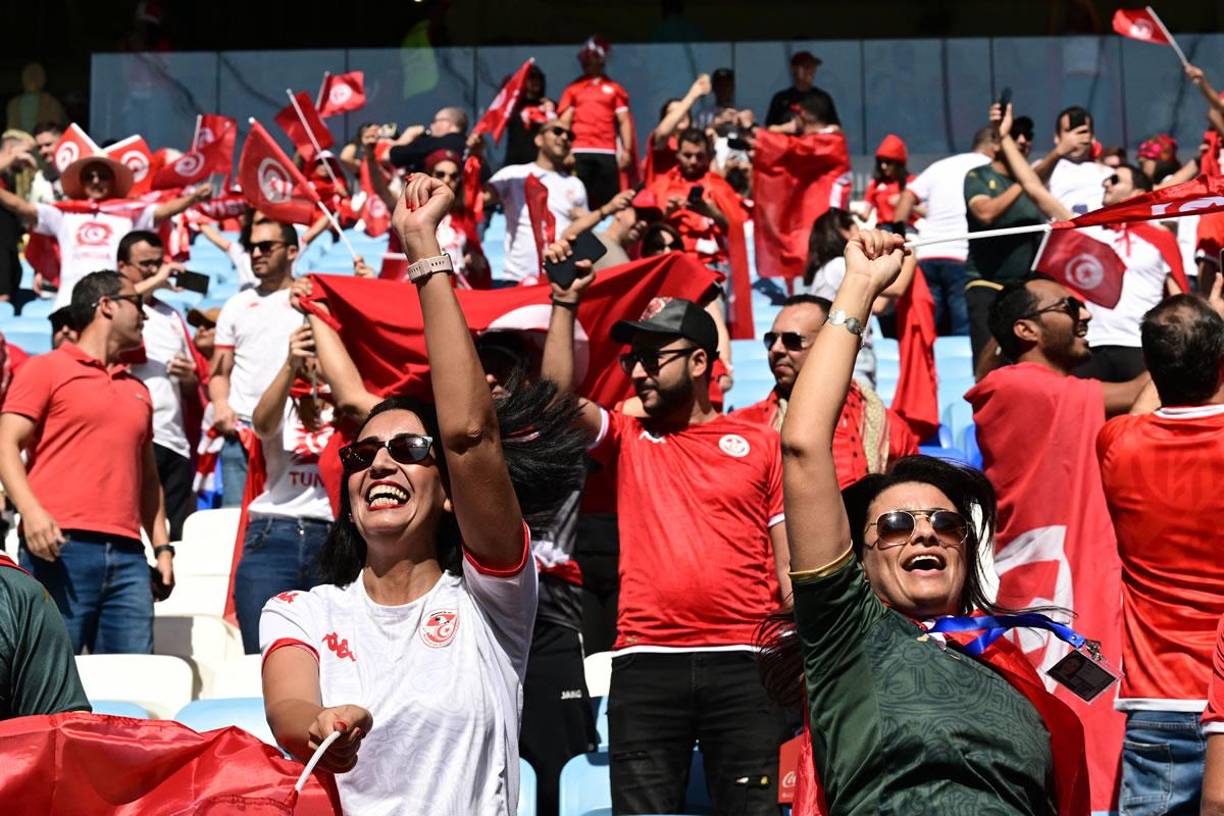 La ‘marea roja’ se roba el show y bellezas en Túnez-Australia