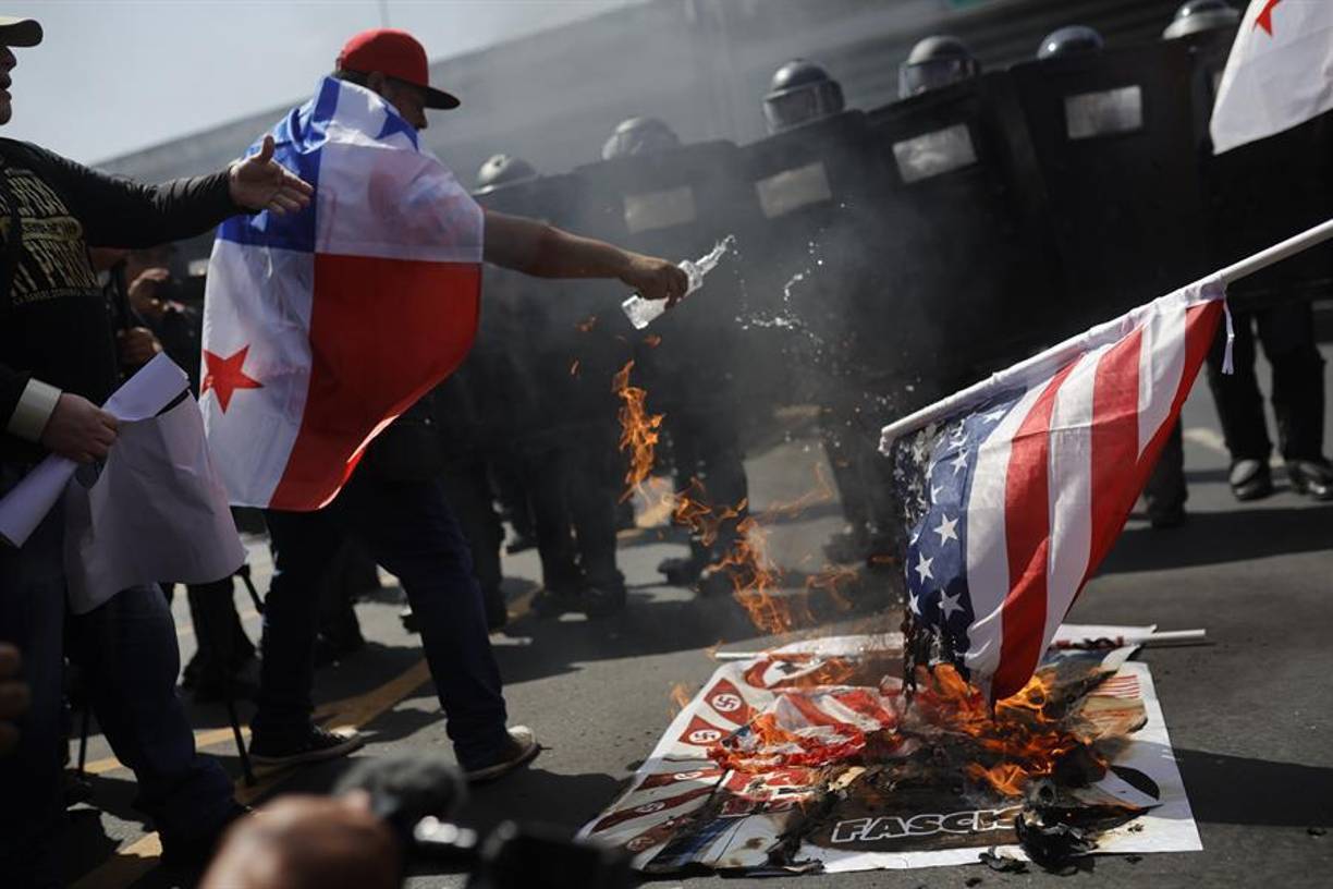Sectores populares y sindicales se manifestaron este domingo en Panamá en una “jornada patriótica” en rechazo a las amenazas de Donald Trump de recuperar el canal interoceánico y en contra de la presencia del secretario de Estado de EEUU, Marco Rubio, que se reunió esta mañana con el presidente panameño, José Raúl Mulino.