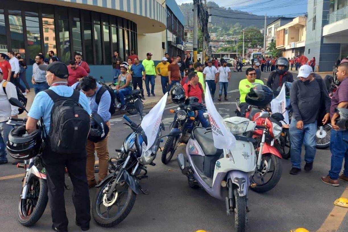 Los colectivos de Libre dicen que no van a dejar sola a la presidenta de Honduras, Xiomara Castro.
