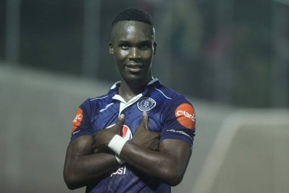 Rubilio Castillo: El Motagua perdería a su goledor ya que cuenta con una gran oferta de la Liga de China. El atacante no se presentó al inicio de pretemporada del club azul.